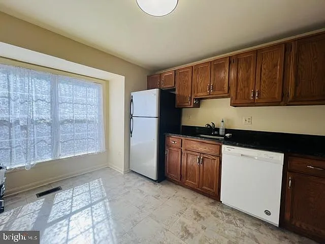 2 bed, 2.5 bath, 1500 sqft, $2,550 — Photo 2