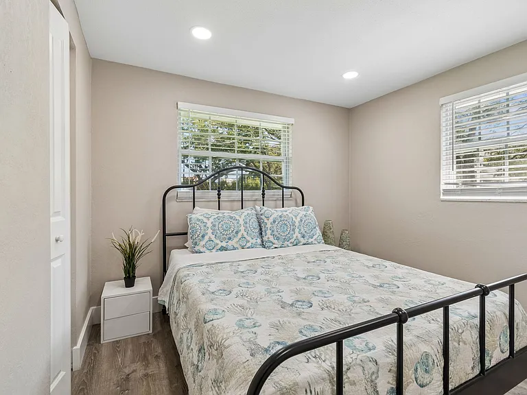 4906 W Cleveland St — Photo 35