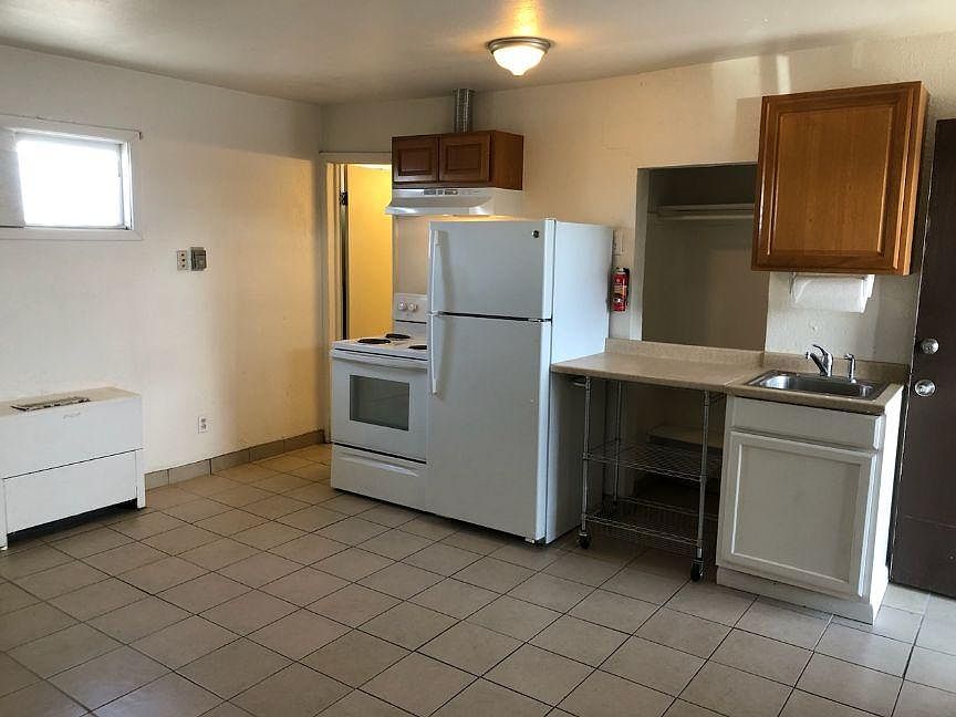 2nd image of 4400 N Elizabeth St #119
