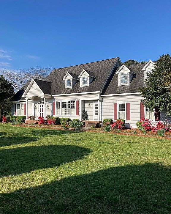 5.65 acres fenced pond