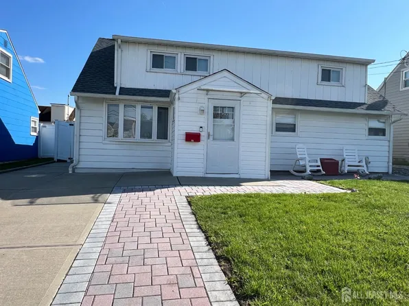 95 Hickory St, Carteret, NJ 07008