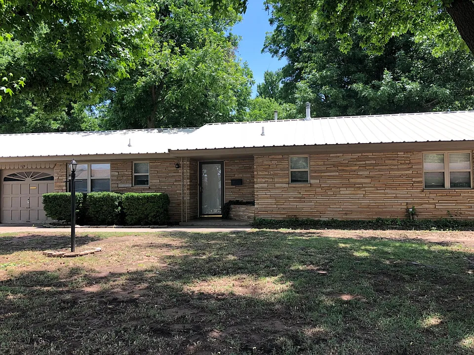 119 S Mercedes Dr
