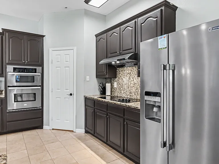 2451 Valley View Dr — Photo 14