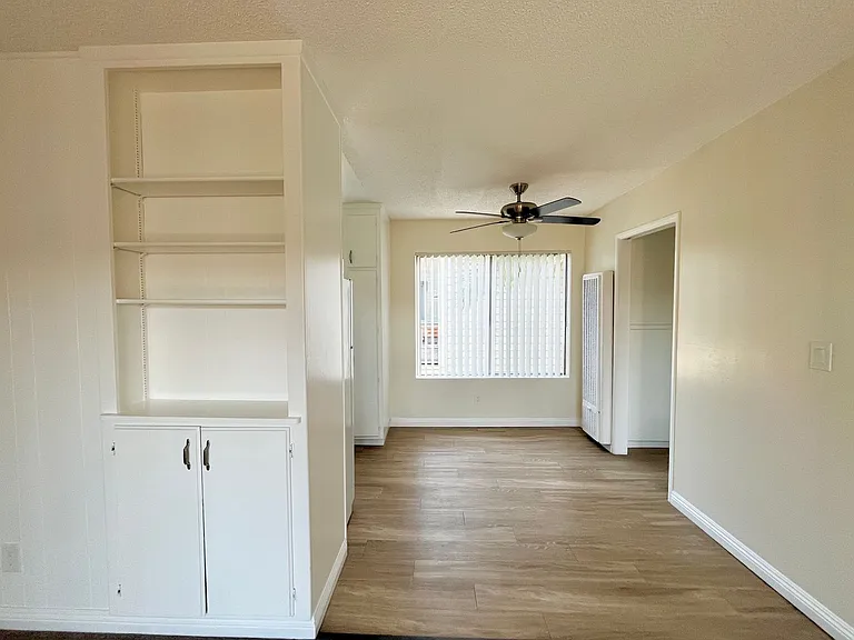 4261 Swift Ave — Photo 2
