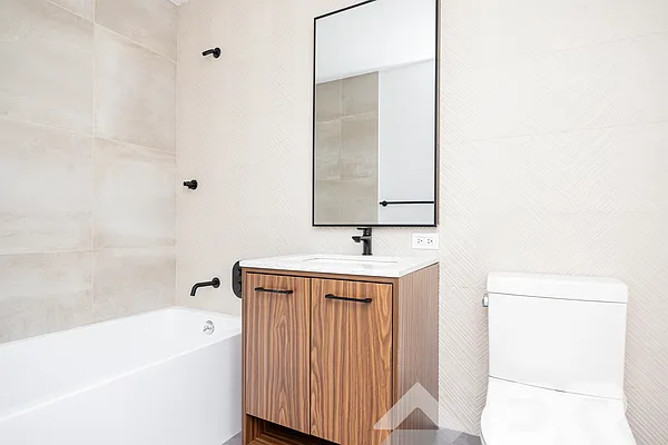Bathroom, photo 1