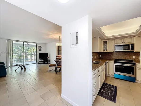 7331 NW 18th St APT 202, Pompano Beach, FL 33063