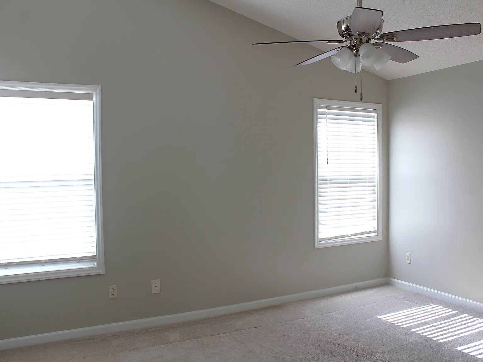 3 bed, 2.5 bath, 1570 sqft, $2,075 — Photo 2