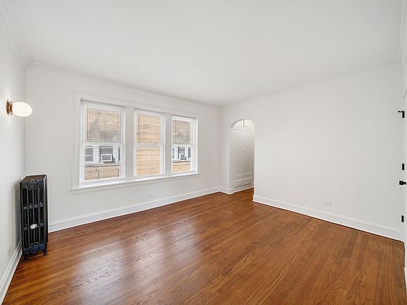 2nd image of 4652 N Milwaukee Ave