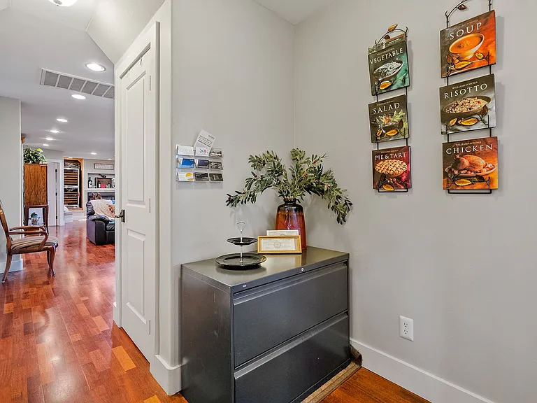 1241 Chestnut St — Photo 43