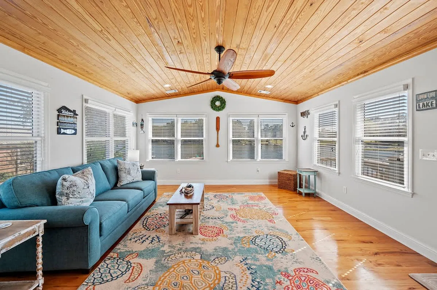 4 bed, 3.0 bath, $6,752 — Photo 2