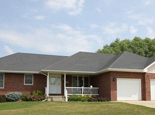 1020 Clearview Dr, Manchester, IA 52057