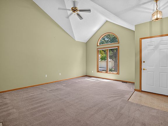 5th image of 603 NE Oakhurst Dr