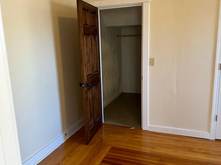 222 Clarendon St — Photo 35