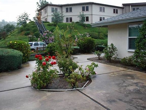 Front Courtyard - Fenced