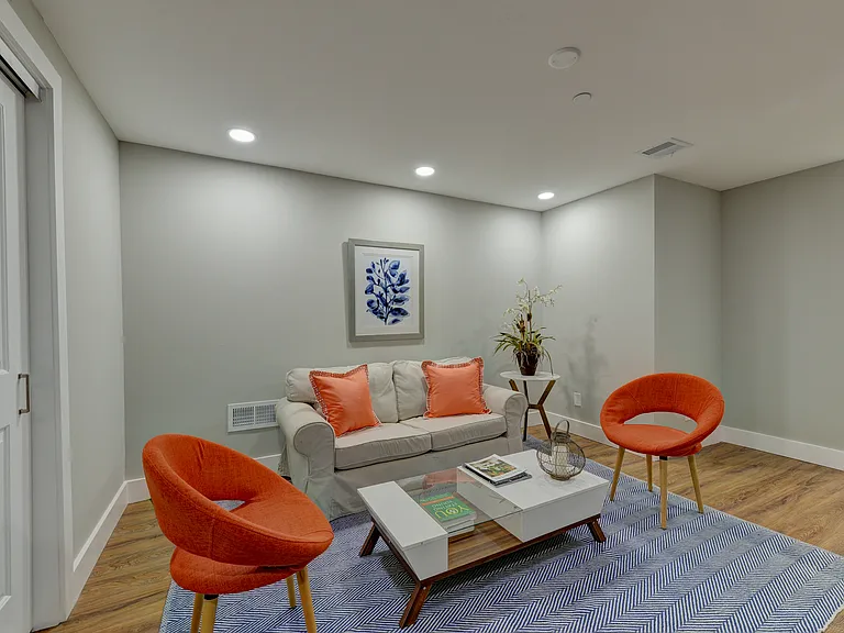 135 E Springer St — Photo 19