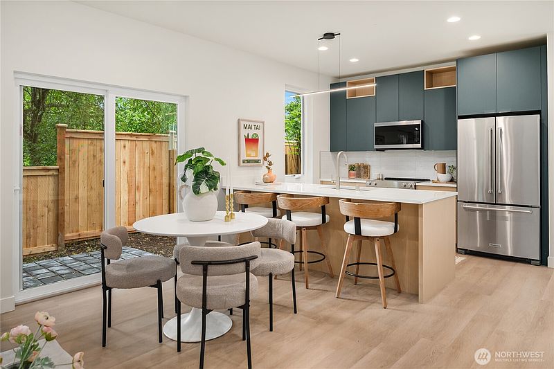 3rd image of 110 29th Avenue E