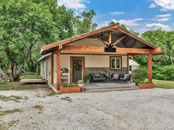 1621 W 8th St, Wellington, KS 67152