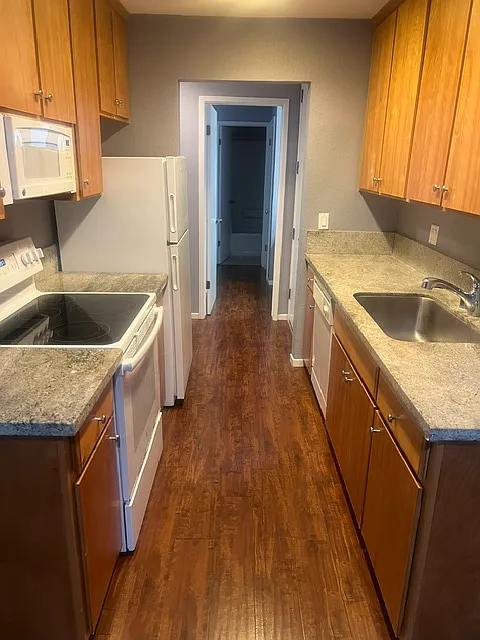 1 bed, 701 sqft, $1,650 — Photo 4