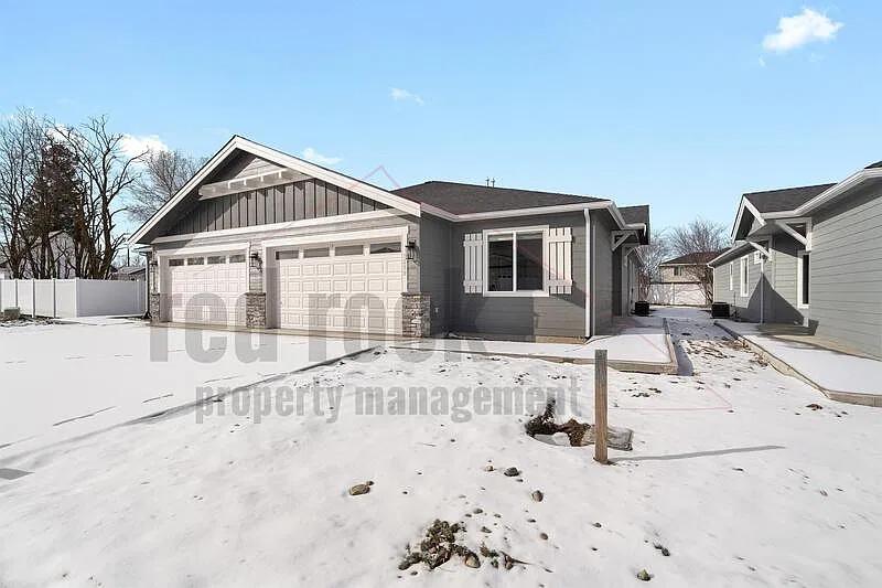 3 bed, 2.0 bath, 1638 sqft, $2,350 — Photo 2