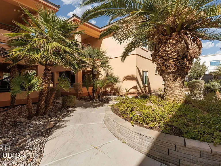 400 Hillside Dr #723 — Photo 2