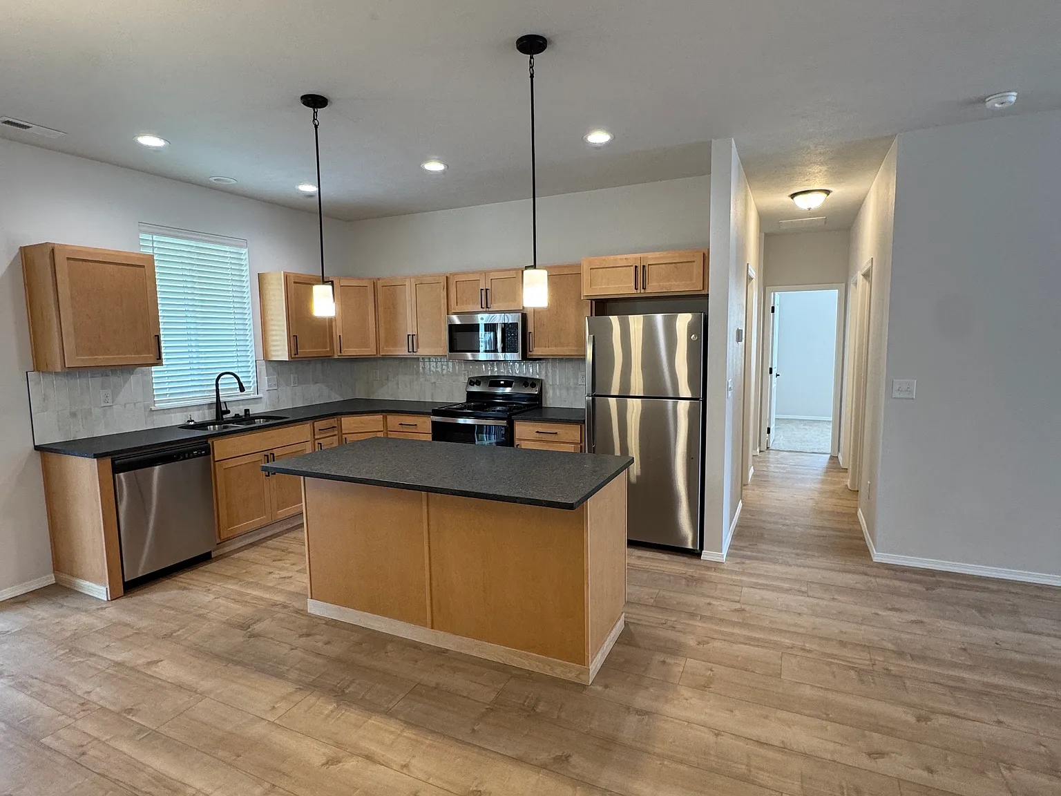 3 bed, 1500 sqft, $2,595 — Photo 3