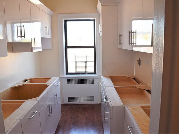 4th image of 201 Crown St APT 2C