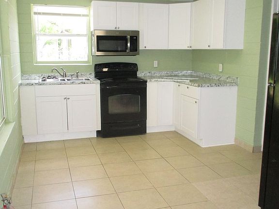 2nd image of 1013 Lewis Dr