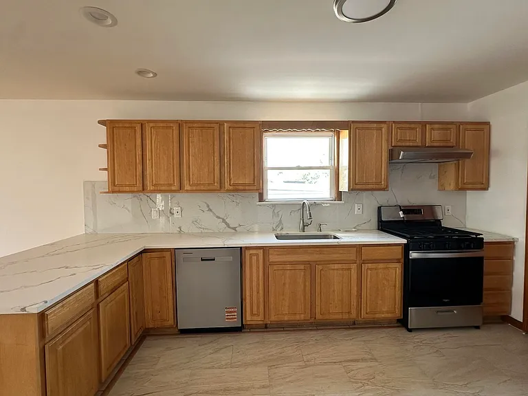 150 Clendenny Ave #2 — Photo 4