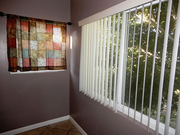 5th image of 731 W Hyde Park Blvd APT 1
