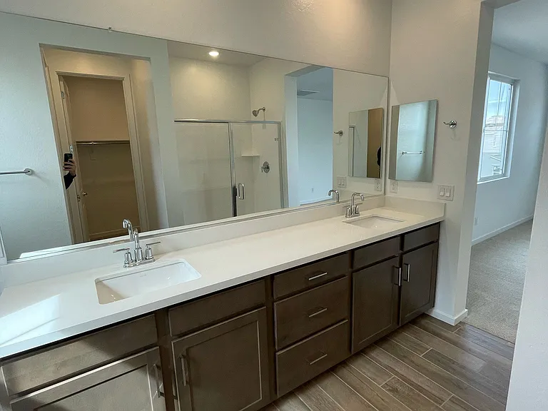 2449 W Rowel Rd — Photo 14