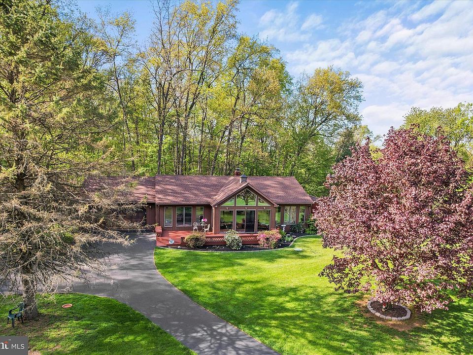 1st image of 115 Valley Rd