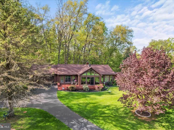 115 Valley Rd, Windsor, PA 17366