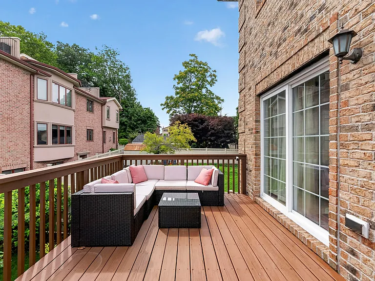 809 Edgewood Ln — Photo 36