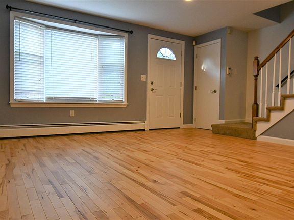 2nd image of 3 Oakwood Ln APT 5