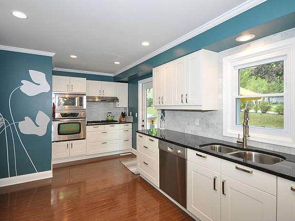 Patio door to the exterio