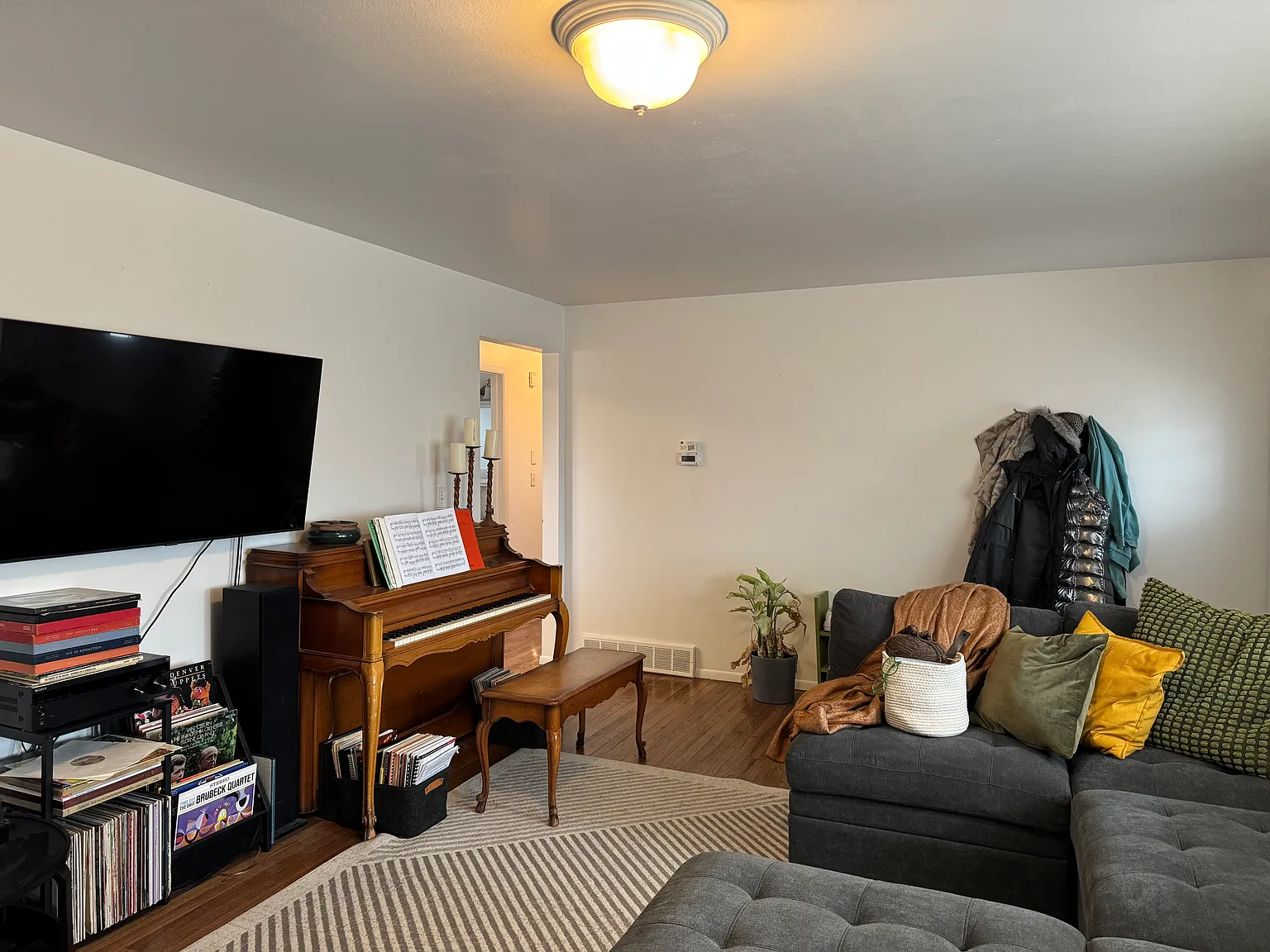 3 bed, 1200 sqft, $1,750 — Photo 4