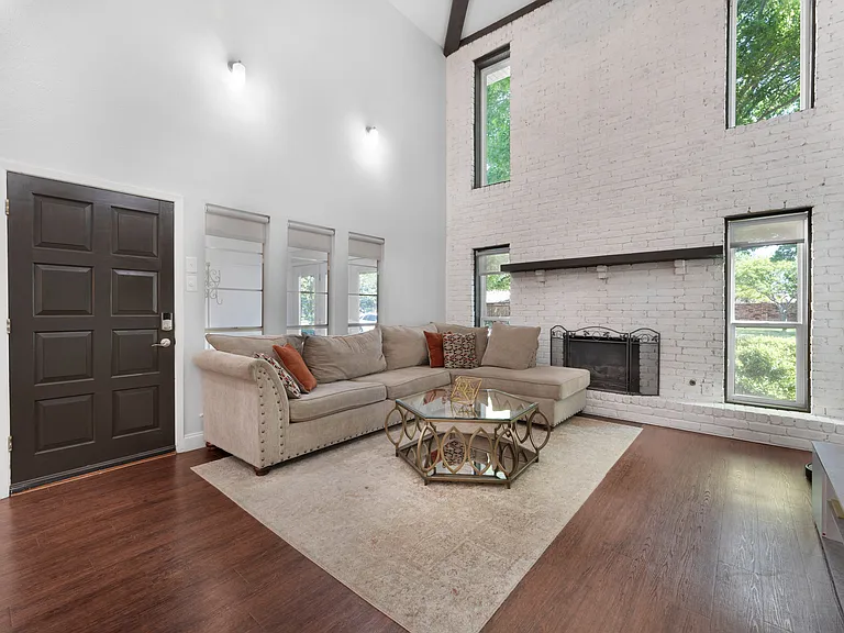 2907 Country Place Ct — Photo 1