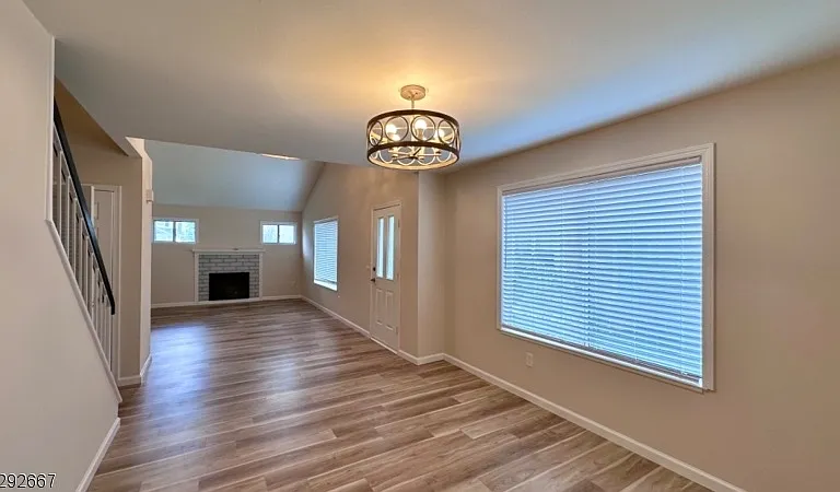 221 Myrtle Ave — Photo 6
