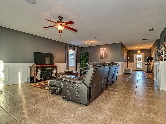 4th image of 4884 Waters Gate Dr