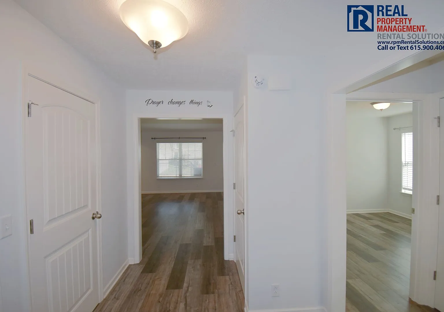 Adorable 3 bd home with covered patio and attached garage! — Photo 2