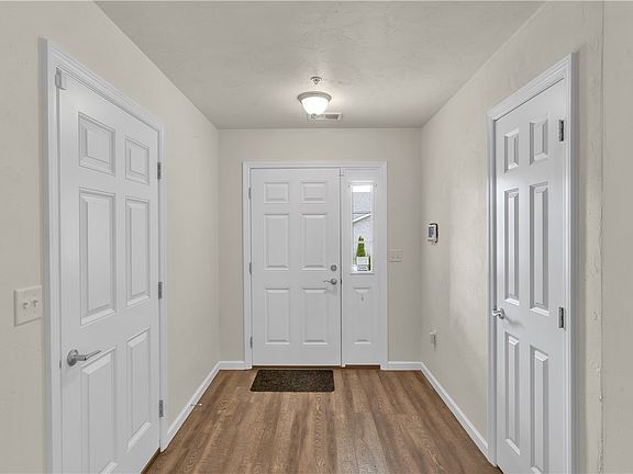 3rd image of 565 Sunview Cir