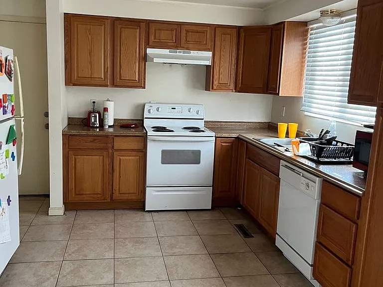 260 N 900 W — Photo 2