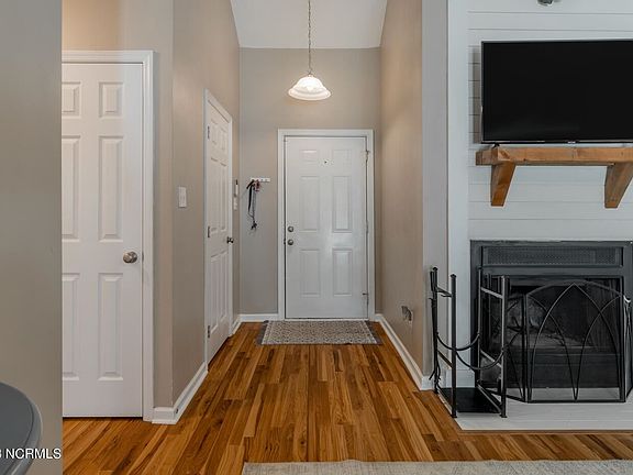 4th image of 621 Walden Pl