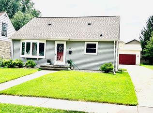 417 Johnson Ave, Little Chute, WI 54140