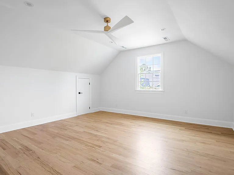 609 Daggett St — Photo 33