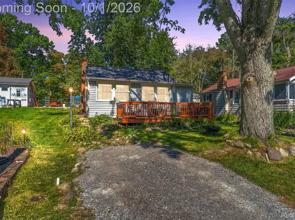 1621 Greenwood Ct, Brooklyn, MI 49230