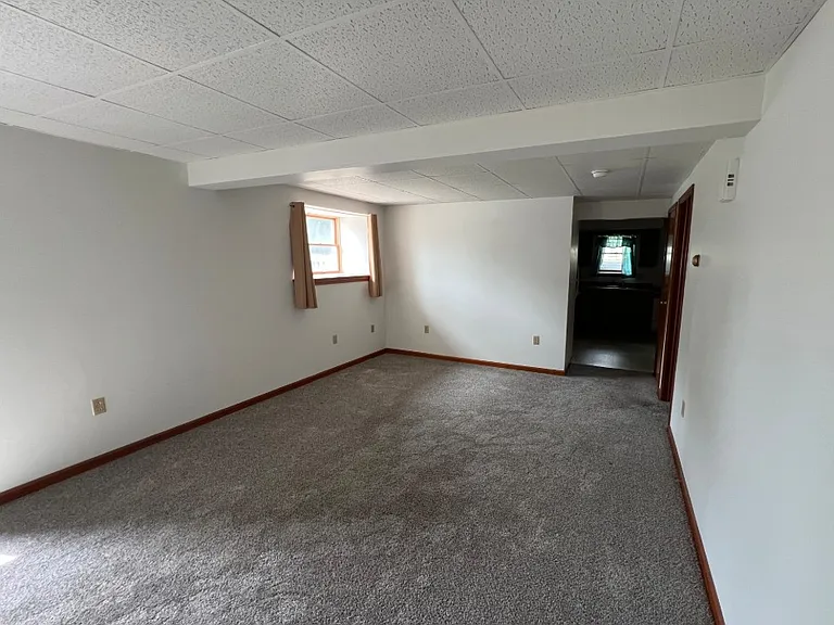 301 E Elm St #BASEMENT — Photo 9