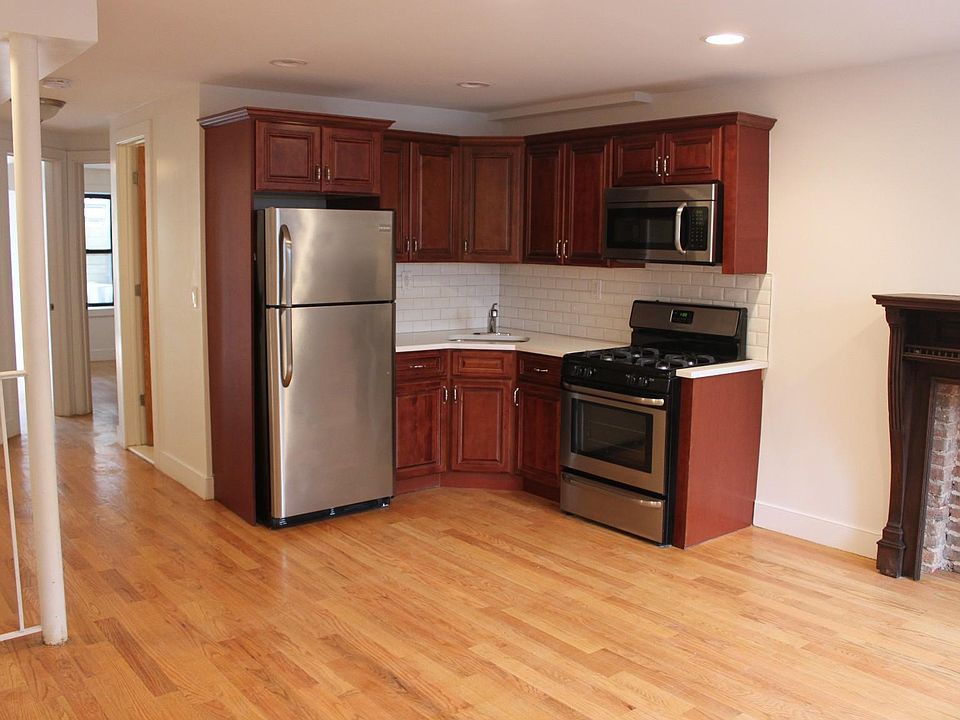 1st image of 285A Halsey St #1