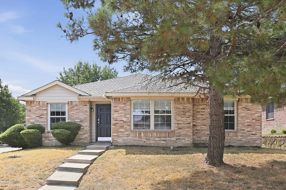 3 bed, 2.0 bath, 1778 sqft, $2,095 — Photo 1