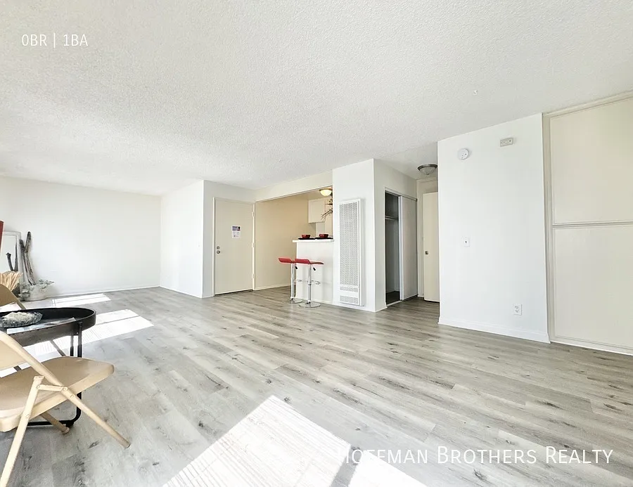 18545 Burbank Blvd, Tarzana, CA 91356 — Photo 3